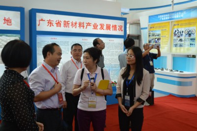 2014年9月1日，南海铝材协会参加哈尔滨新材料展，国家工信部领导参观南海展区
