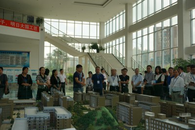 2017年8月25-27日，2017铝产业高峰论坛在贵州清镇召开。主办方组织企业代表参观贵州装备制造职业学院。