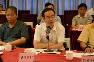 2016年10月13日，华昌铝厂副总武卫社向清镇市方面的人员提问。