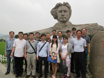 2015年5月5日，考察团成员参观了中南大学校园