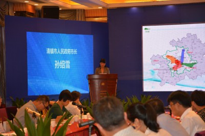 2016年10月13日，清镇市人民政府市长孙绍雪介绍清镇市的铝产业发展及配套设施建设情况。