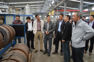 2017年2月7日，座谈小组人员一起参观了广东国耀铝业有限公司的生产车间。