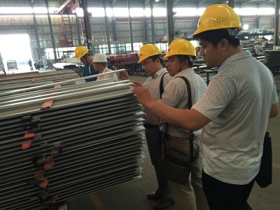 2017年5月20日，山东滨州北海经济开发区的领导们参观了广东广源铝业有限公司的成品仓库。