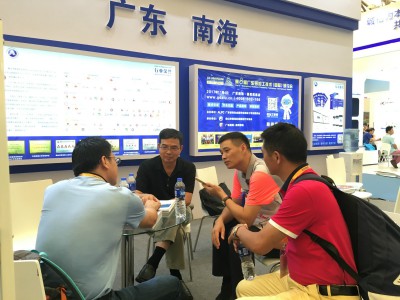 上海国际铝工业展上，协会会员企业家、专家代表纷纷到展位内坐镇，与国内铝加工同行交流。