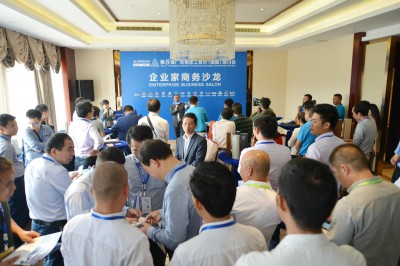2017年11月4日，第八届广东铝加工技术（国际）研讨会的“企业家商务沙龙”专场内，挤满了来自全国各地的铝加工企业高管。
