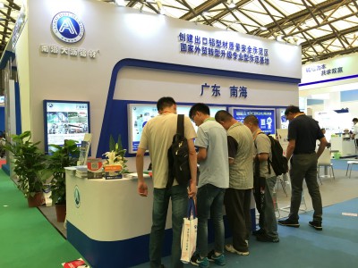 7月19日，上海国际铝工业展上，南海铝协展位内的观展宾客络绎不绝。